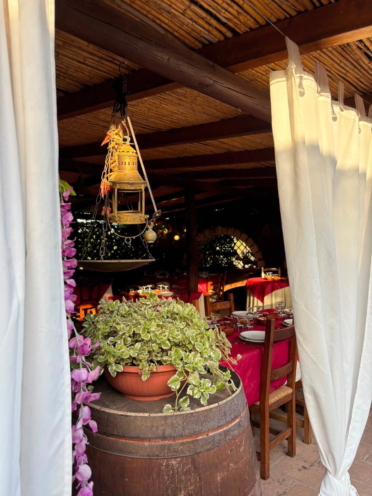 La sala di casa apparecchiata